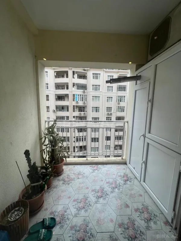 Satılır 3 otaqlı mənzil 141 m²