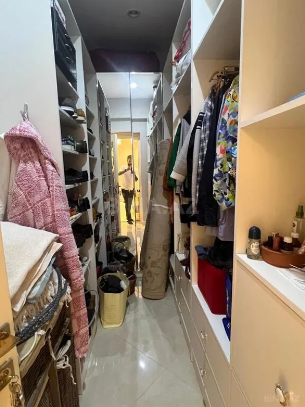 Satılır 3 otaqlı mənzil 141 m²