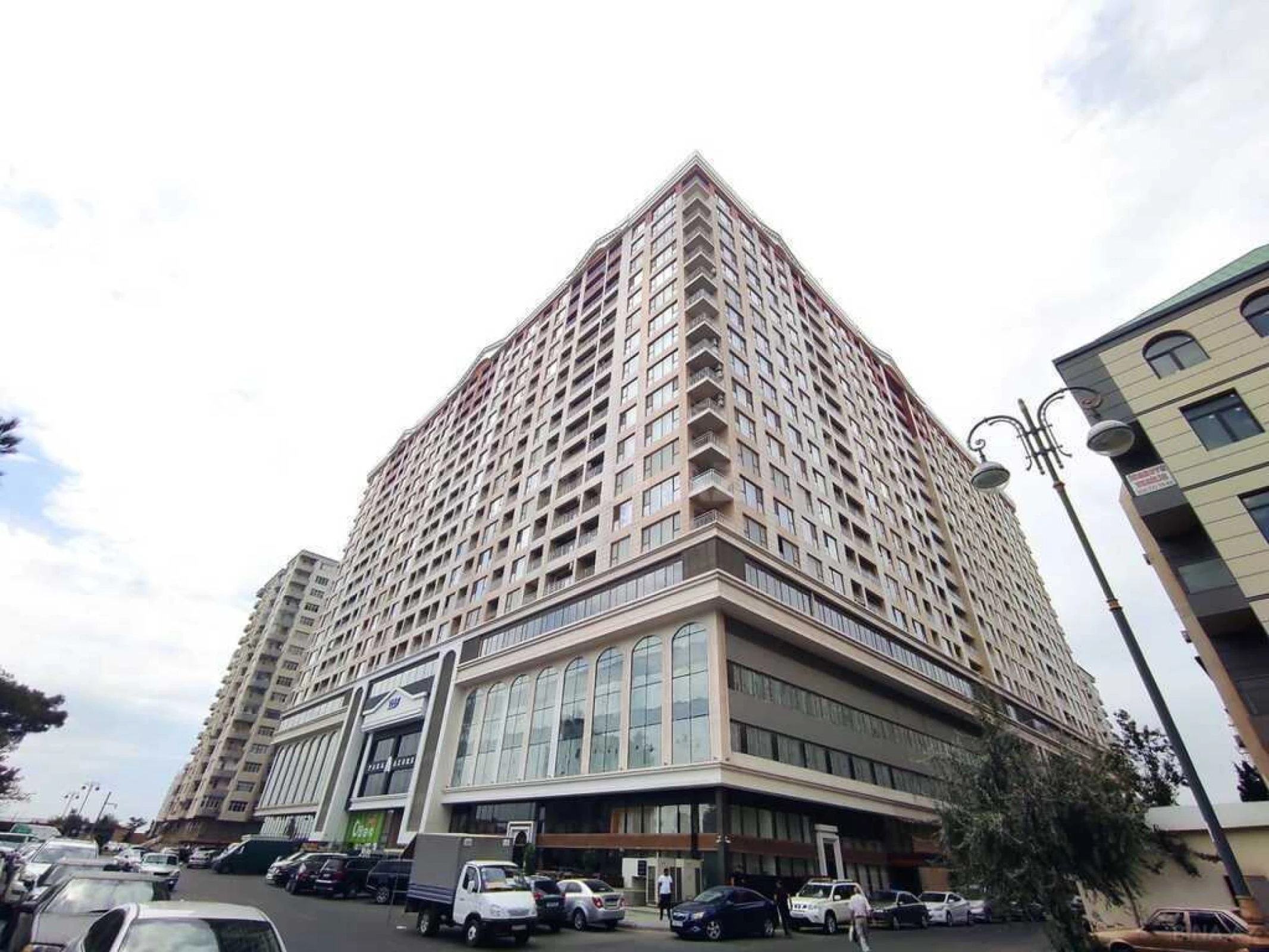 Satılır 3 otaqlı mənzil 141 m²