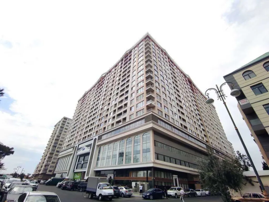 Satılır 3 otaqlı mənzil 141 m²