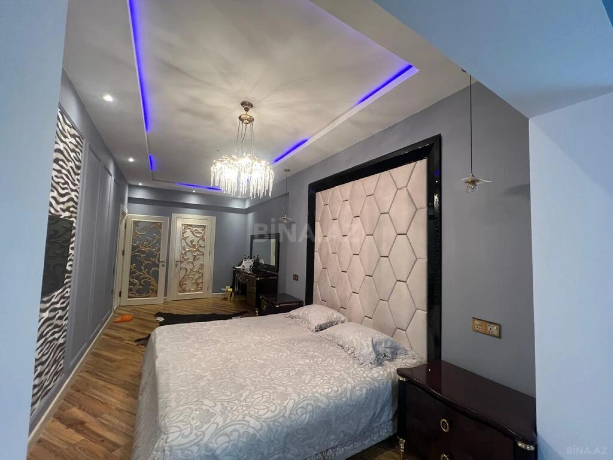 Satılır 3 otaqlı mənzil 141 m²
