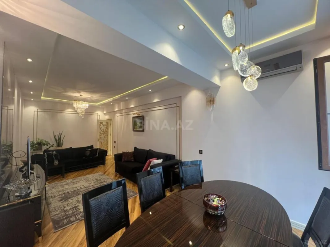 Satılır 3 otaqlı mənzil 141 m²