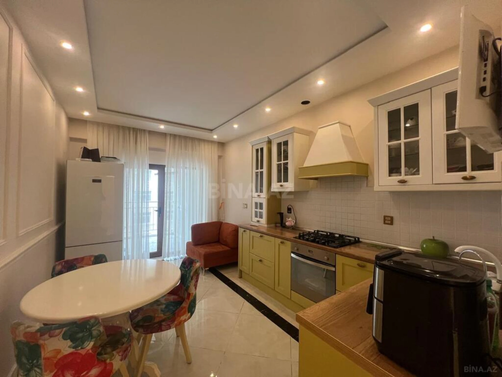Satılır 3 otaqlı mənzil 141 m²