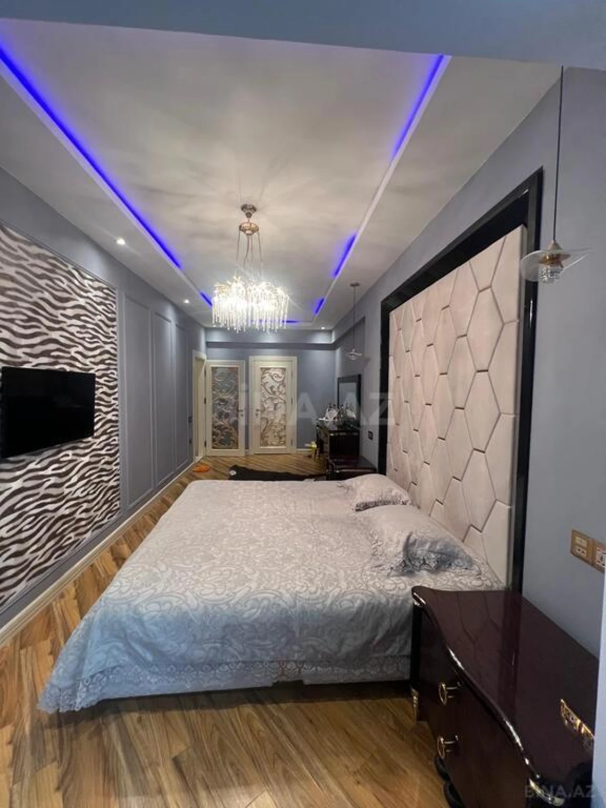 Satılır 3 otaqlı mənzil 141 m²
