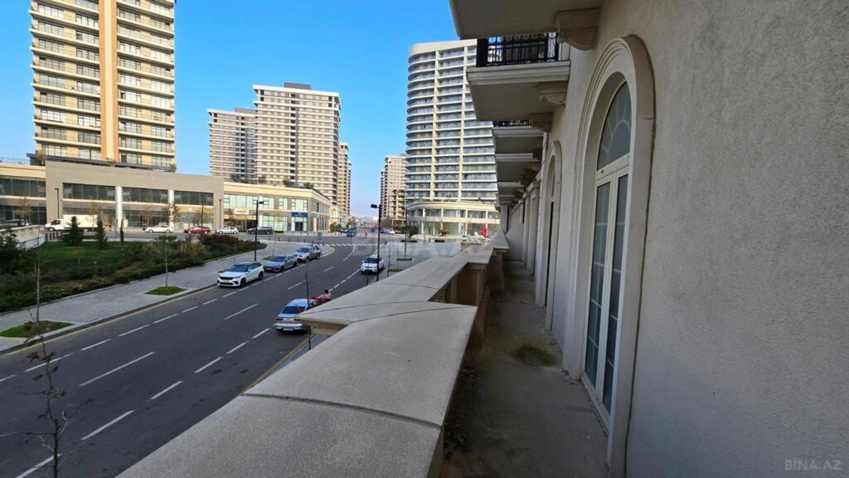 Satılır 3 otaqlı mənzil 145 m²