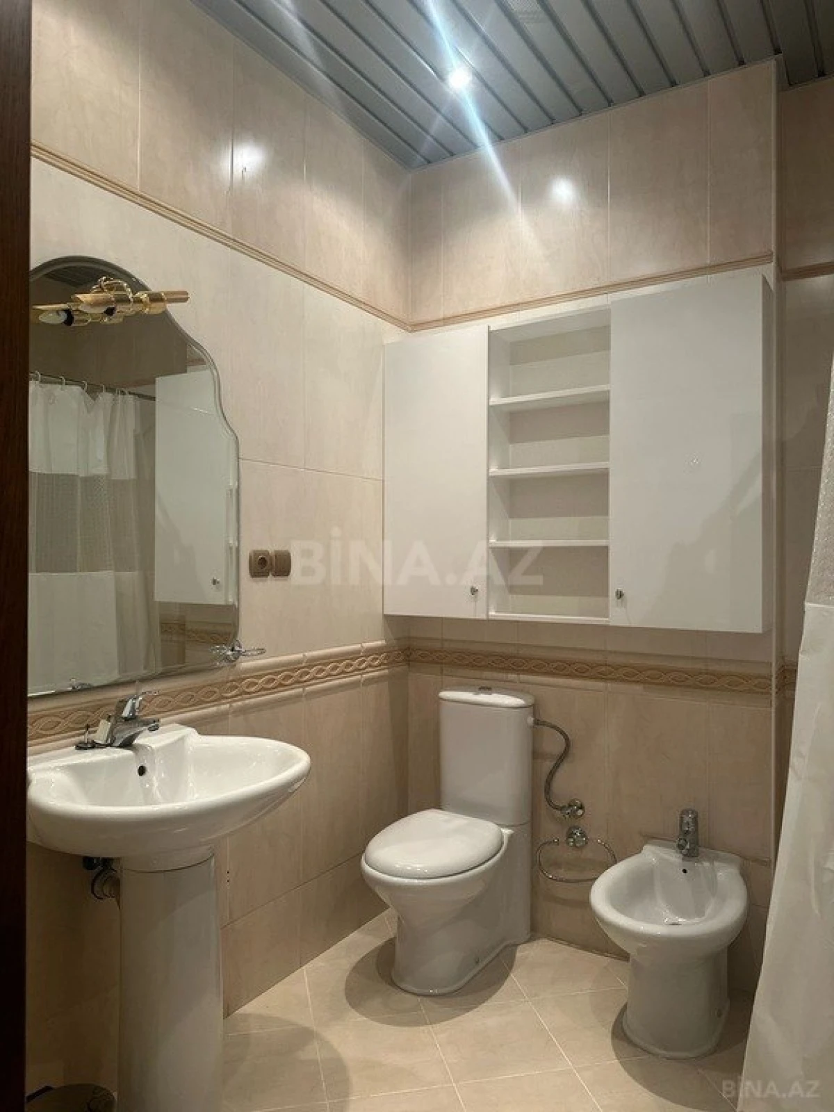 Satılır 3 otaqlı mənzil 160 m²