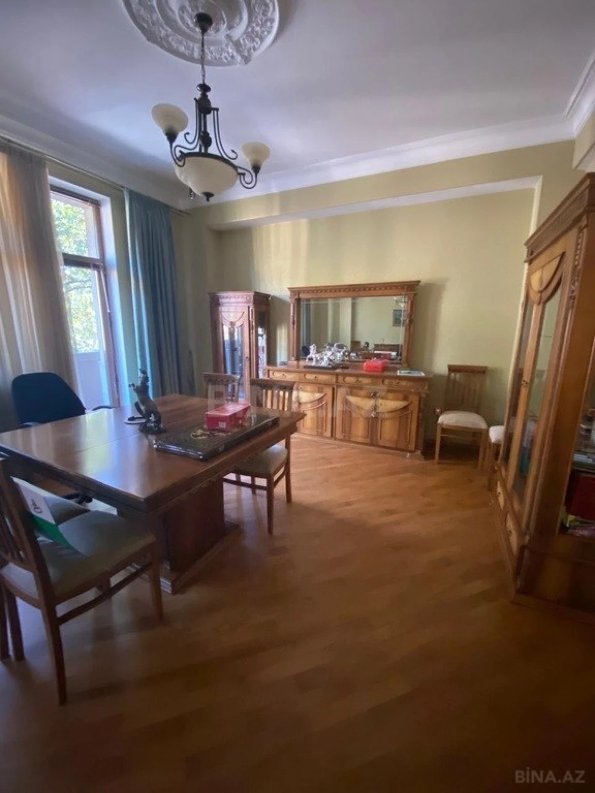 Satılır 3 otaqlı mənzil 160 m²