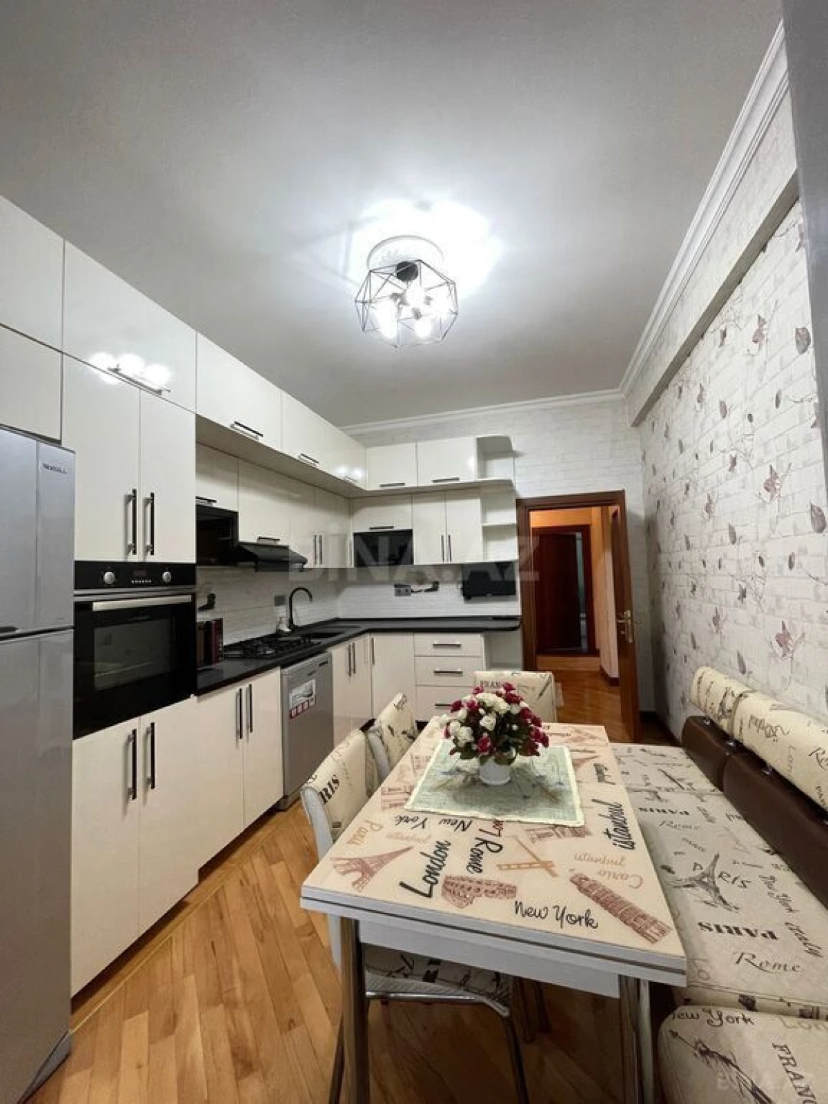 Satılır 3 otaqlı mənzil 125 m²