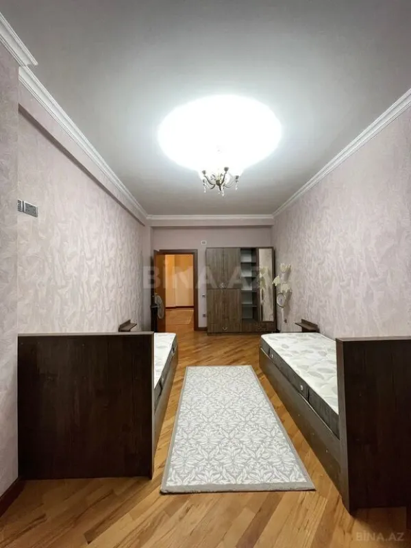 Satılır 3 otaqlı mənzil 125 m²