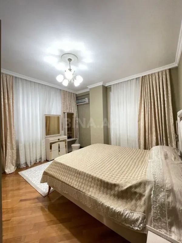 Satılır 3 otaqlı mənzil 125 m²