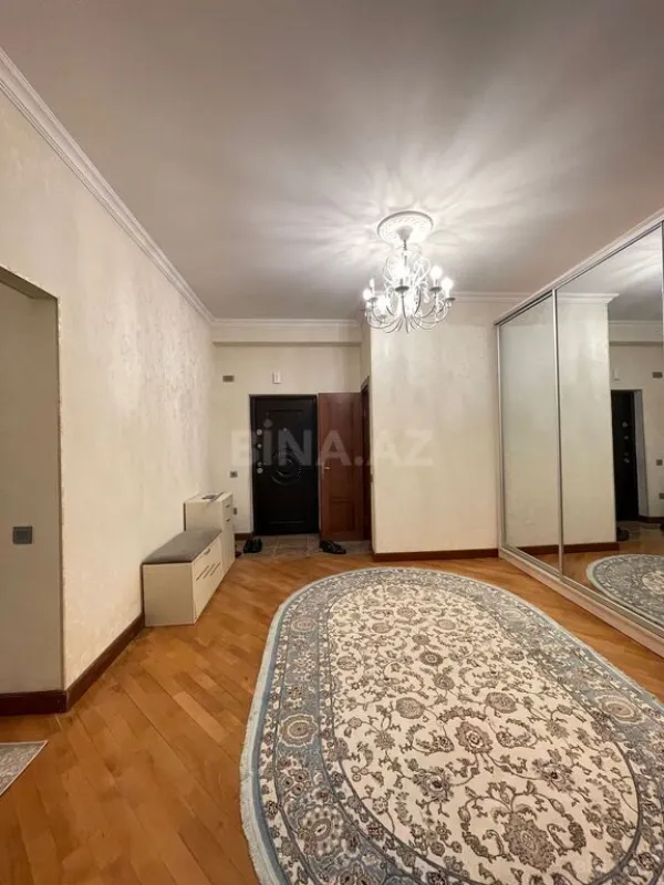 Satılır 3 otaqlı mənzil 125 m²