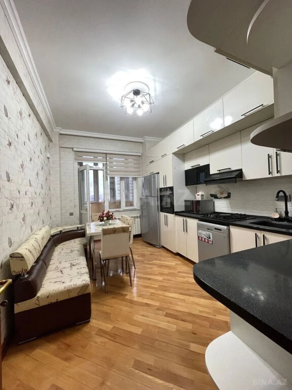 Satılır 3 otaqlı mənzil 125 m²