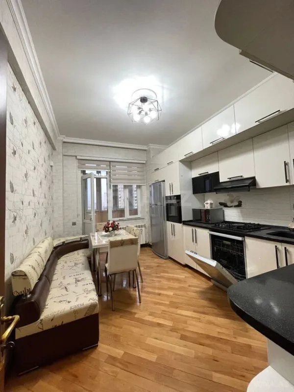 Satılır 3 otaqlı mənzil 125 m²