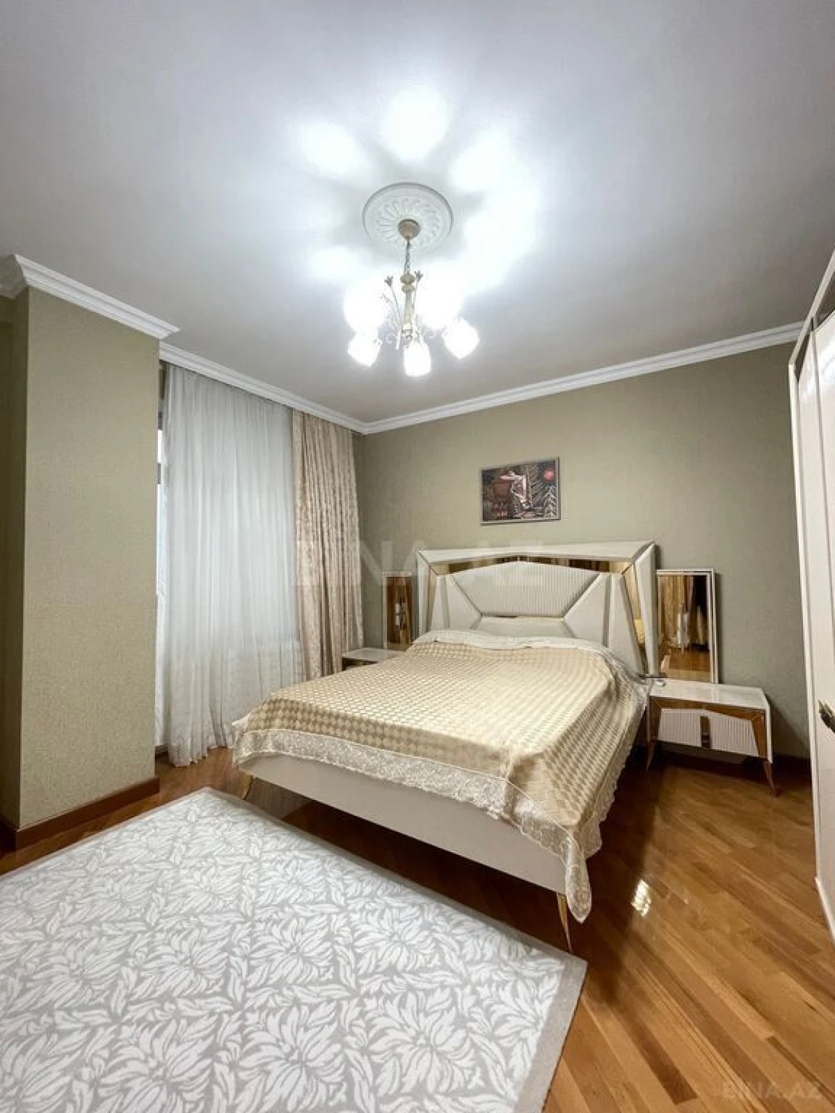 Satılır 3 otaqlı mənzil 125 m²