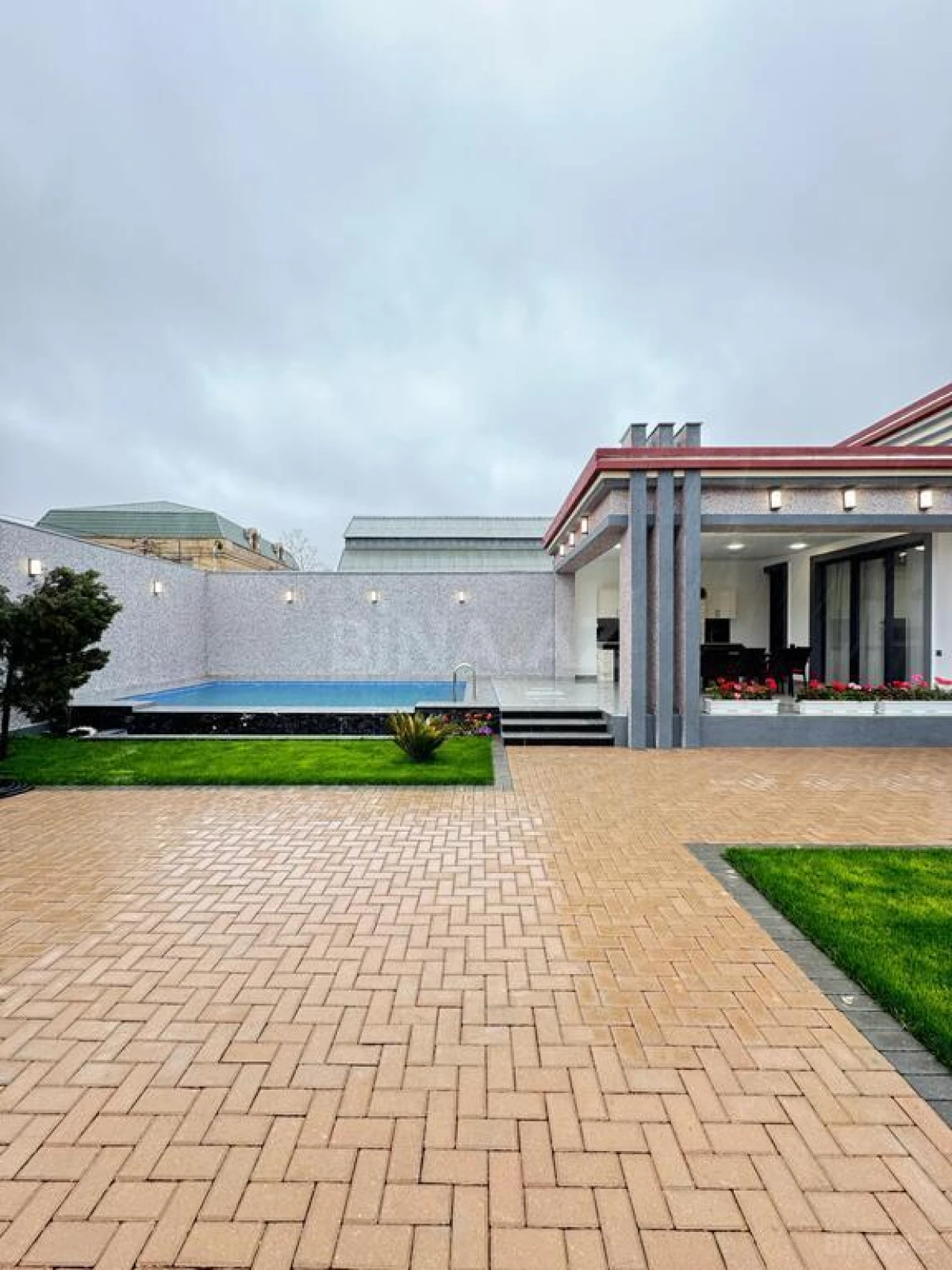 Satılır 4 otaqlı həyət evi 200 m²