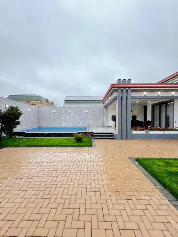 Satılır 4 otaqlı həyət evi 200 m²