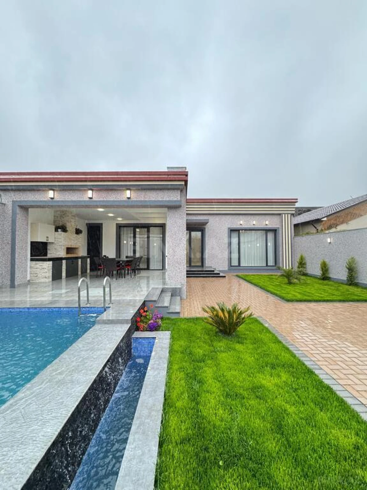 Satılır 4 otaqlı həyət evi 200 m²