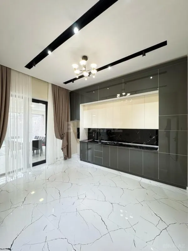 Satılır 4 otaqlı həyət evi 200 m²