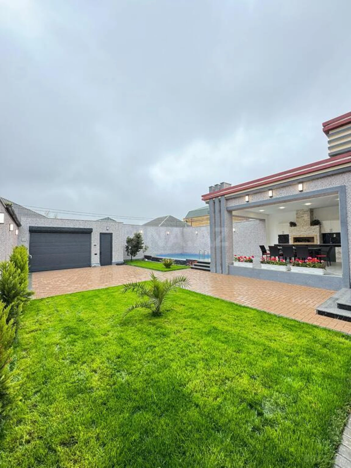 Satılır 4 otaqlı həyət evi 200 m²