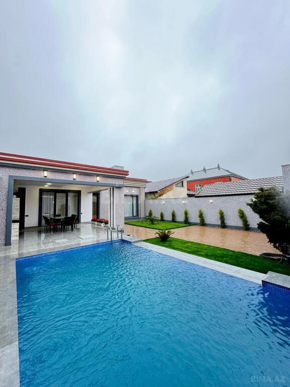 Satılır 4 otaqlı həyət evi 200 m²