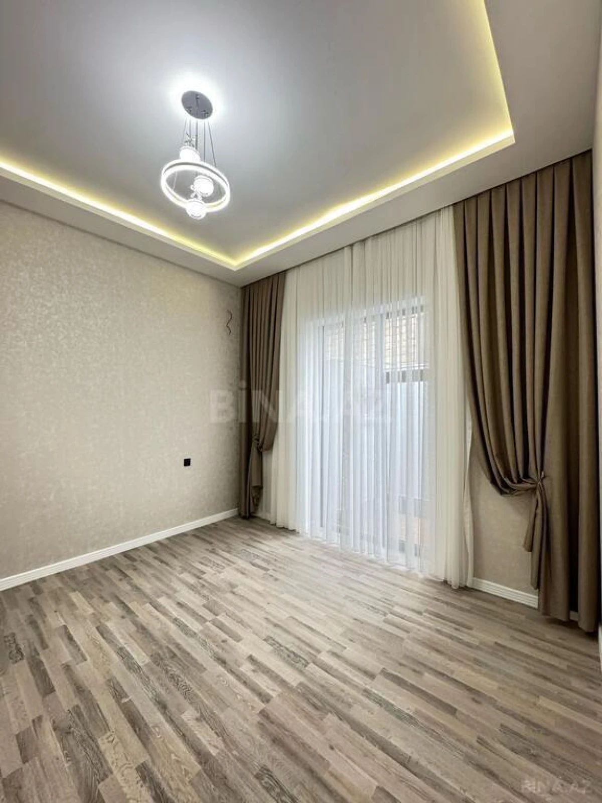 Satılır 4 otaqlı həyət evi 200 m²