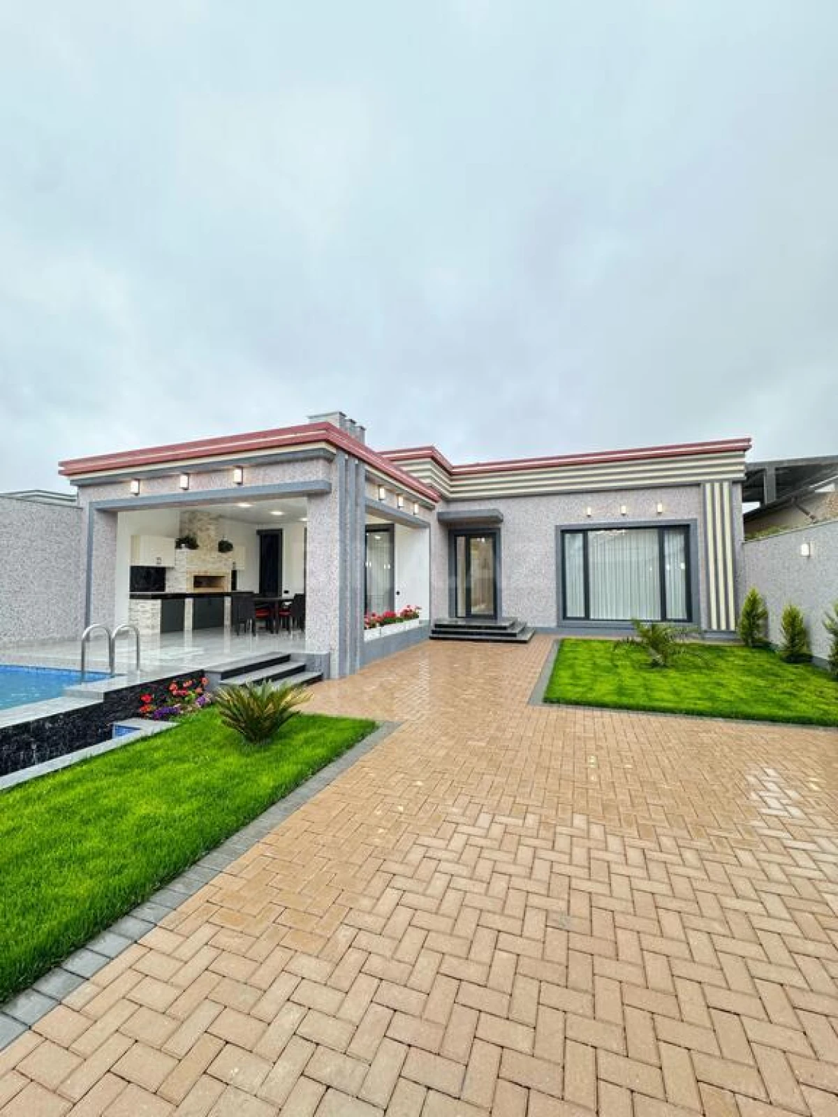Satılır 4 otaqlı həyət evi 200 m²