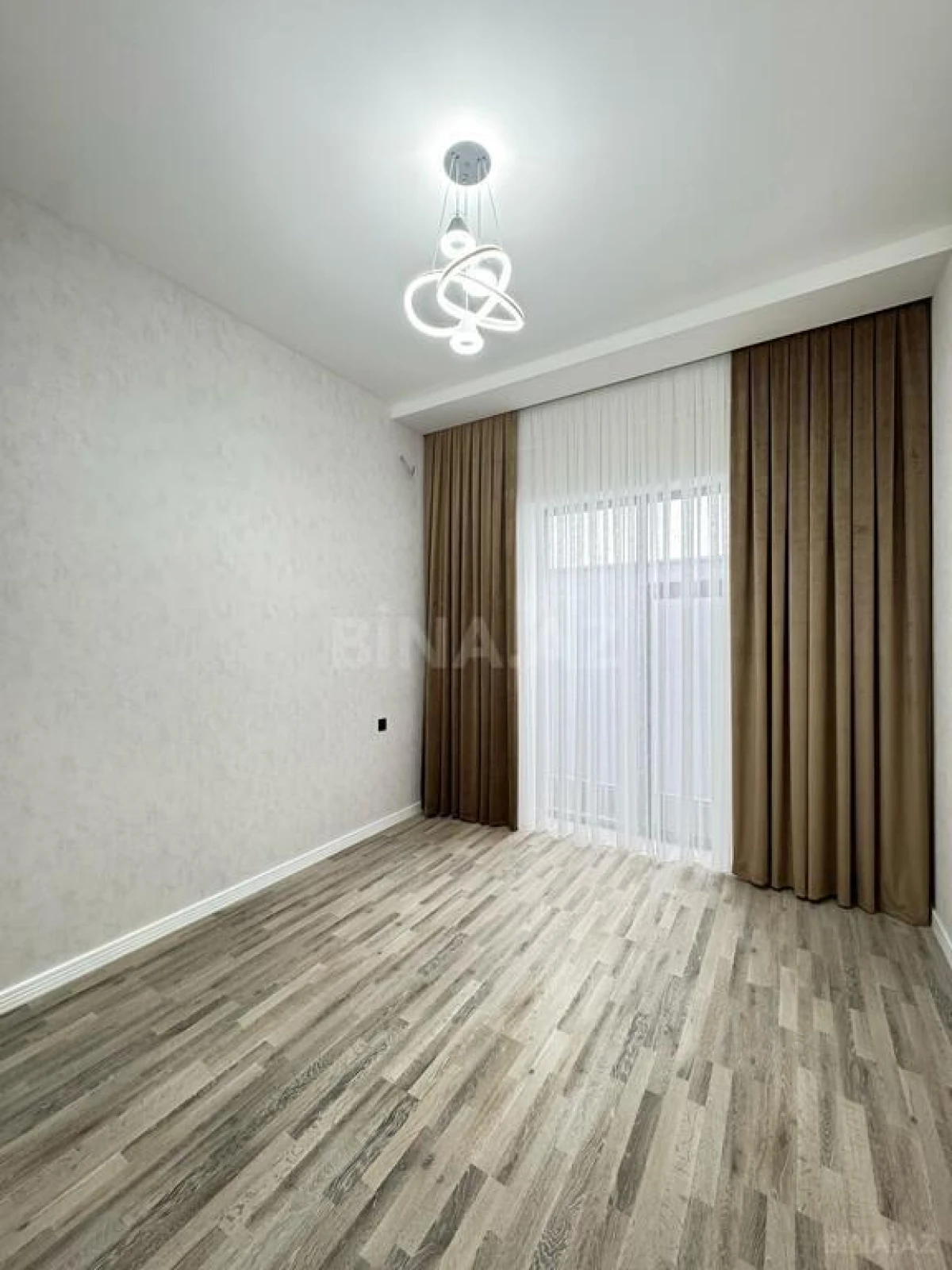 Satılır 4 otaqlı həyət evi 200 m²