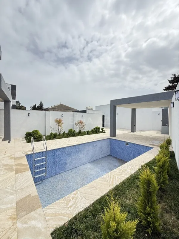 Satılır 4 otaqlı həyət evi 160 m²