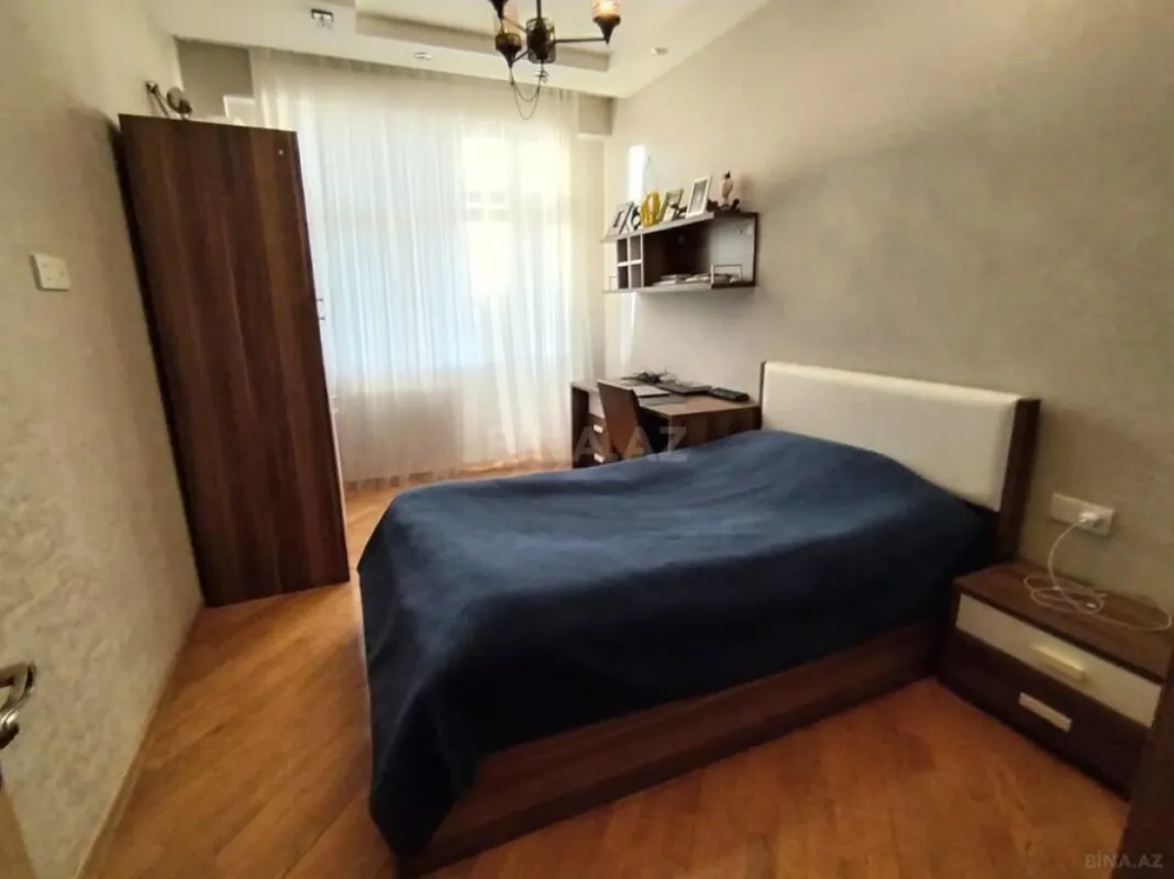 Satılır 3 otaqlı mənzil 140 m²