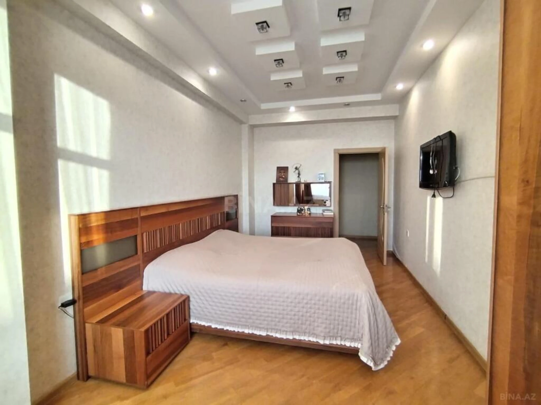 Satılır 3 otaqlı mənzil 140 m²