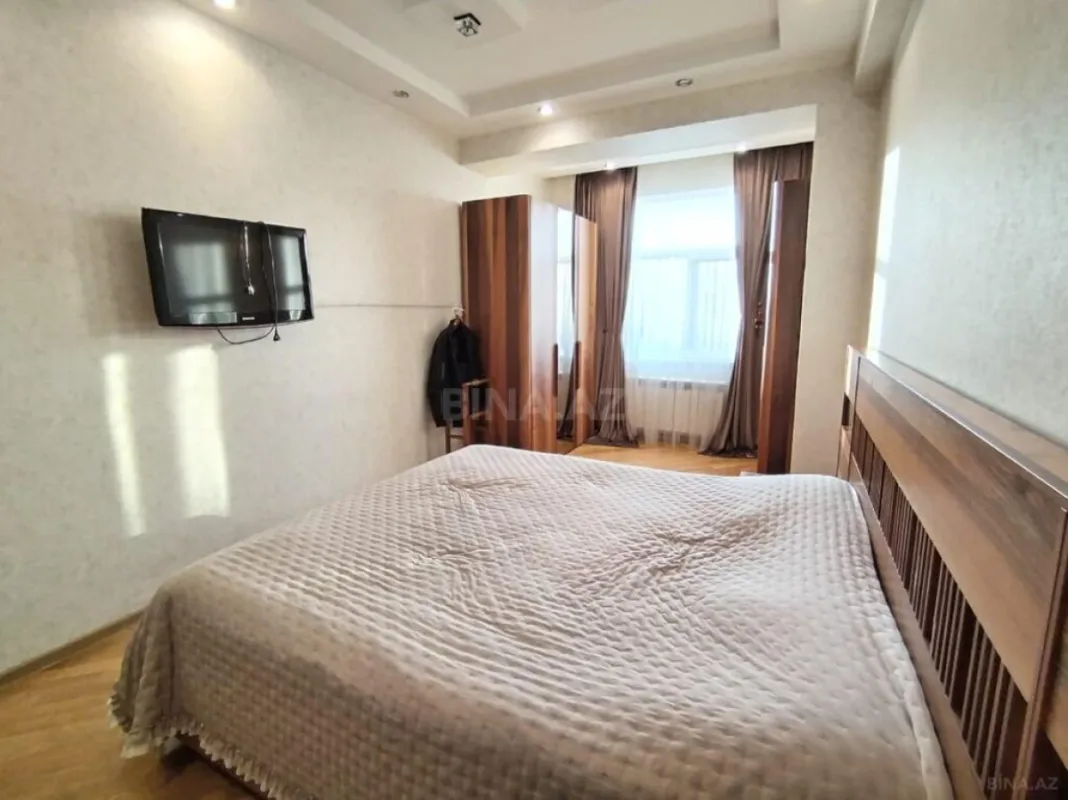 Satılır 3 otaqlı mənzil 140 m²
