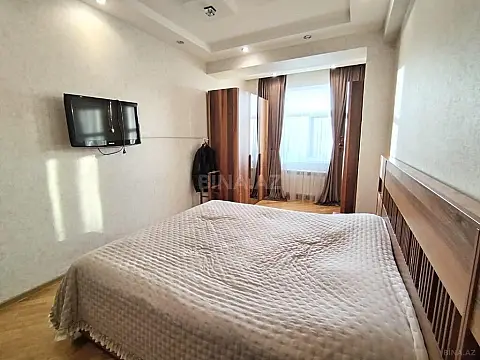 Satılır 3 otaqlı mənzil 140 m²