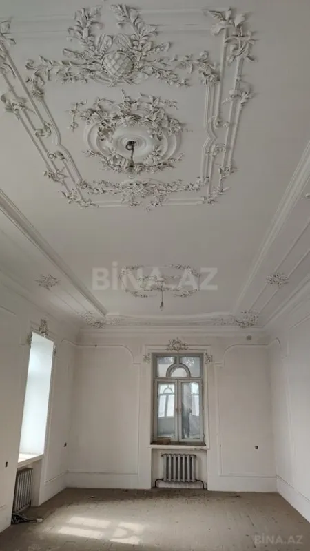 Satılır obyekt 840 m²