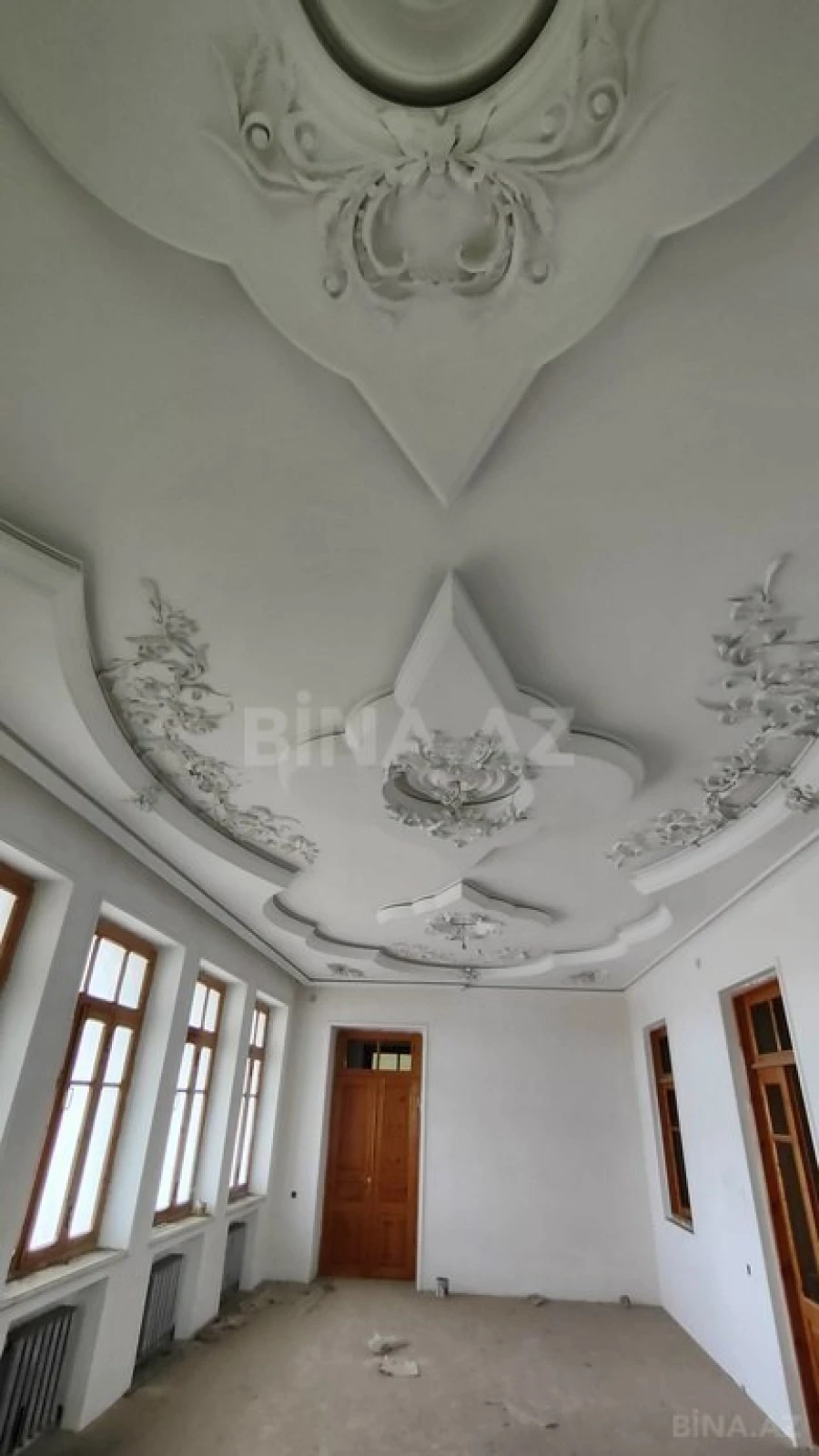 Satılır obyekt 840 m²