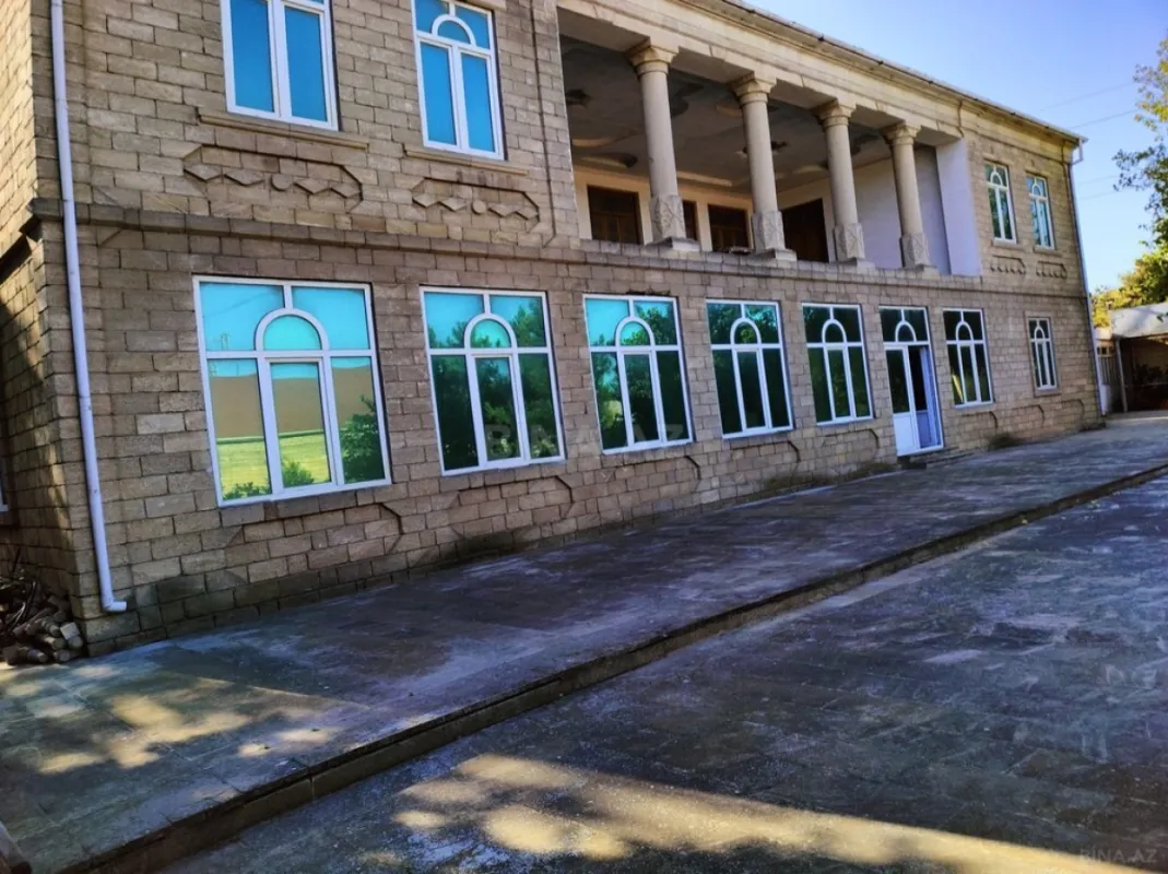 Satılır obyekt 840 m²