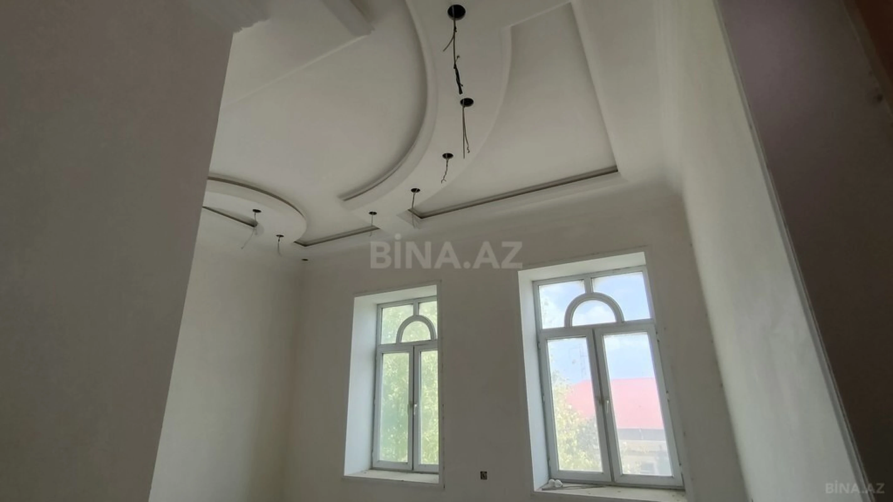 Satılır obyekt 840 m²