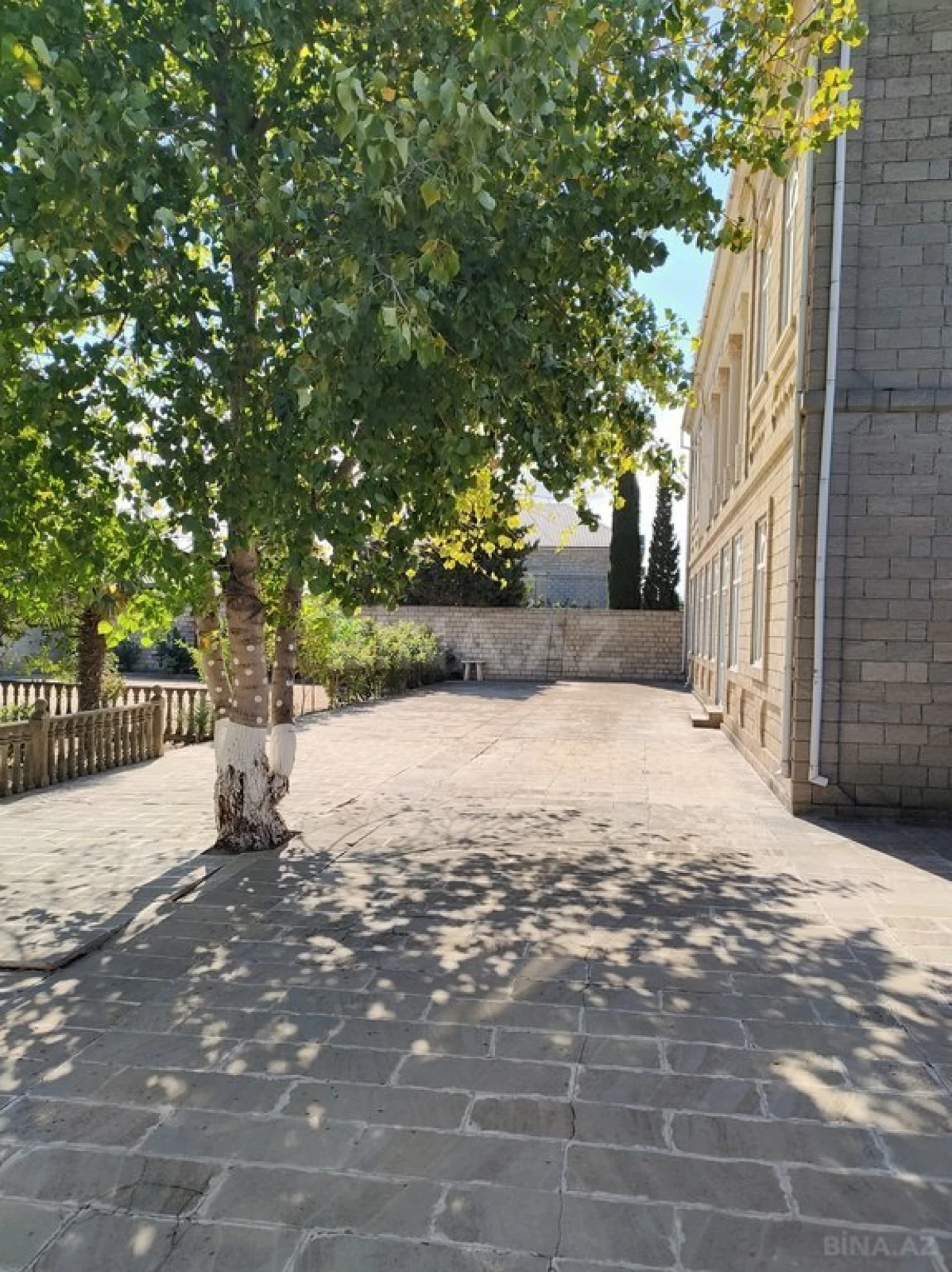 Satılır obyekt 840 m²