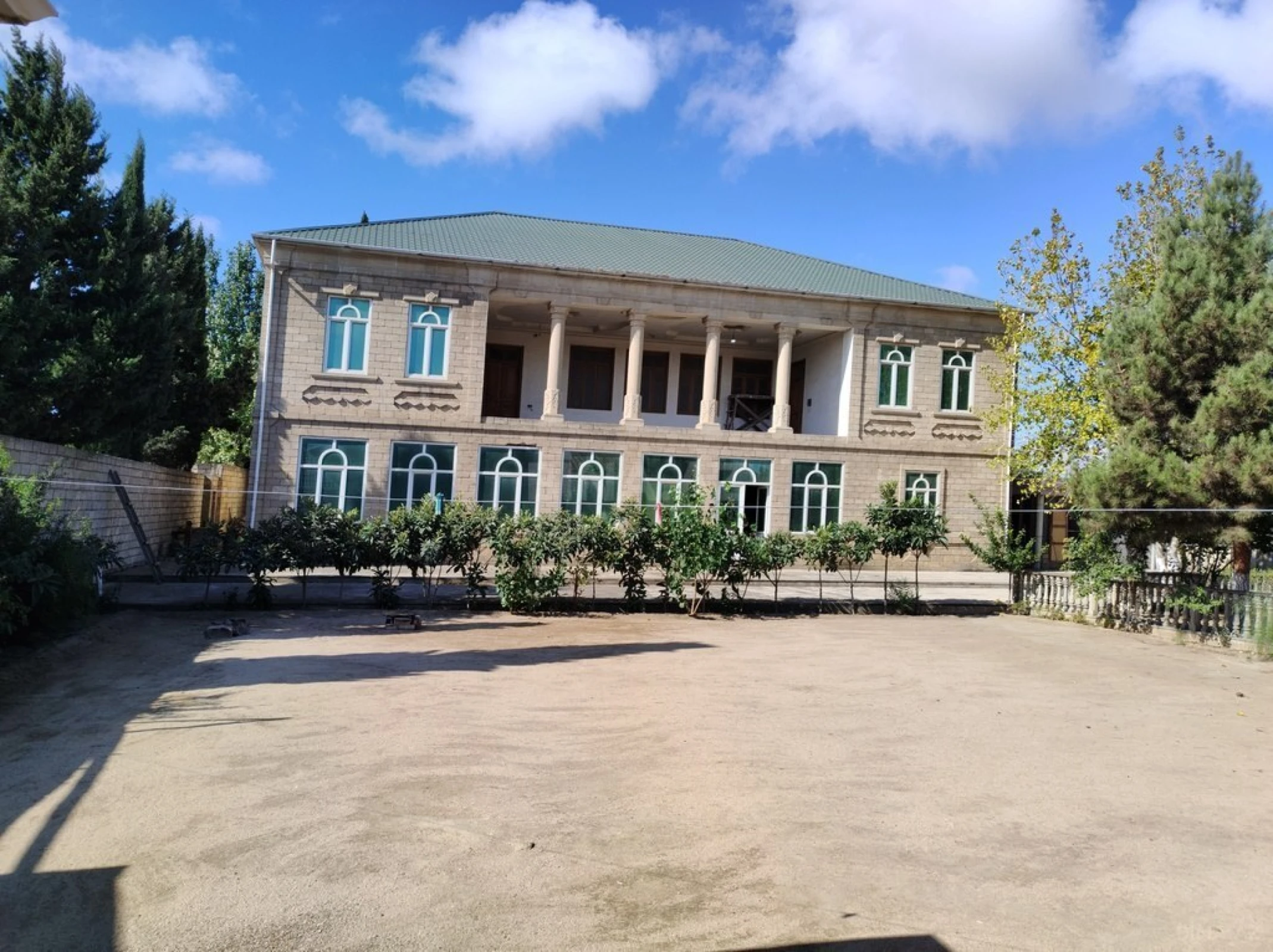 Satılır obyekt 840 m²