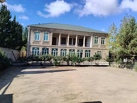 Satılır obyekt 840 m²