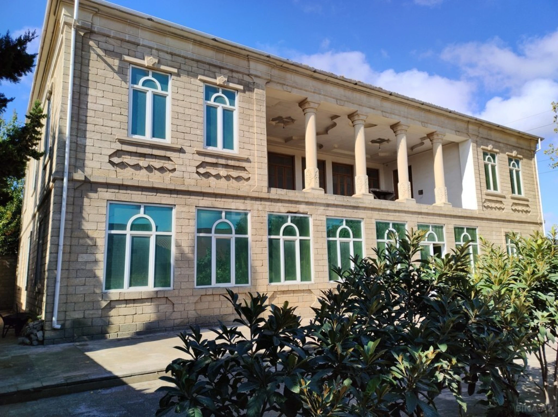 Satılır obyekt 840 m²