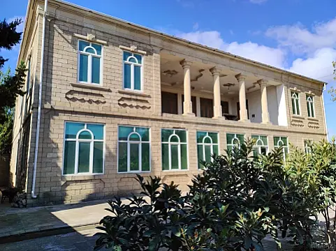 Satılır obyekt 840 m²