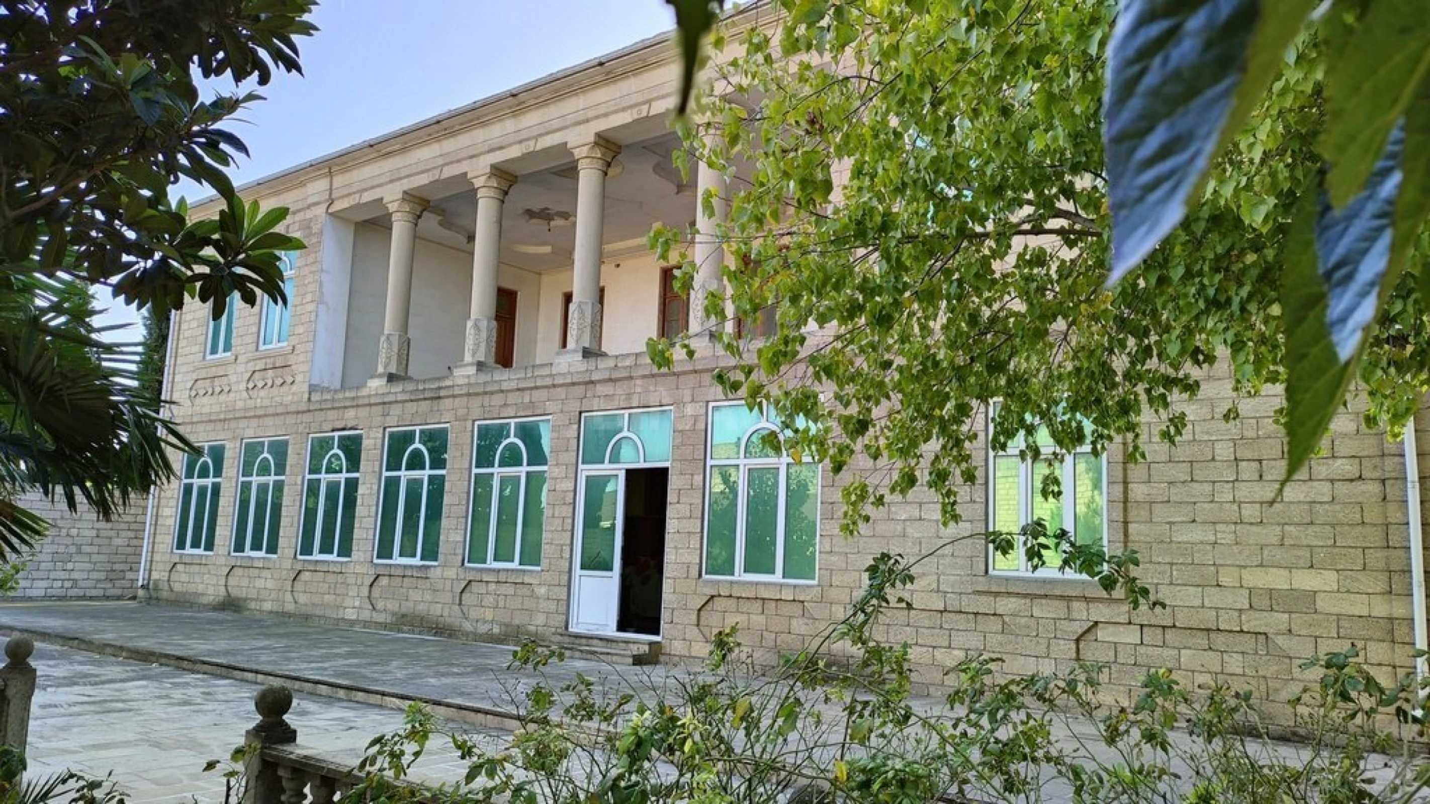 Satılır obyekt 840 m²