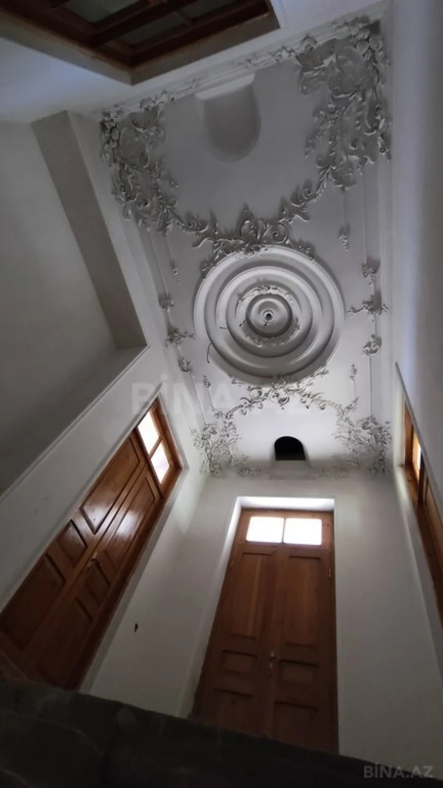 Satılır obyekt 840 m²