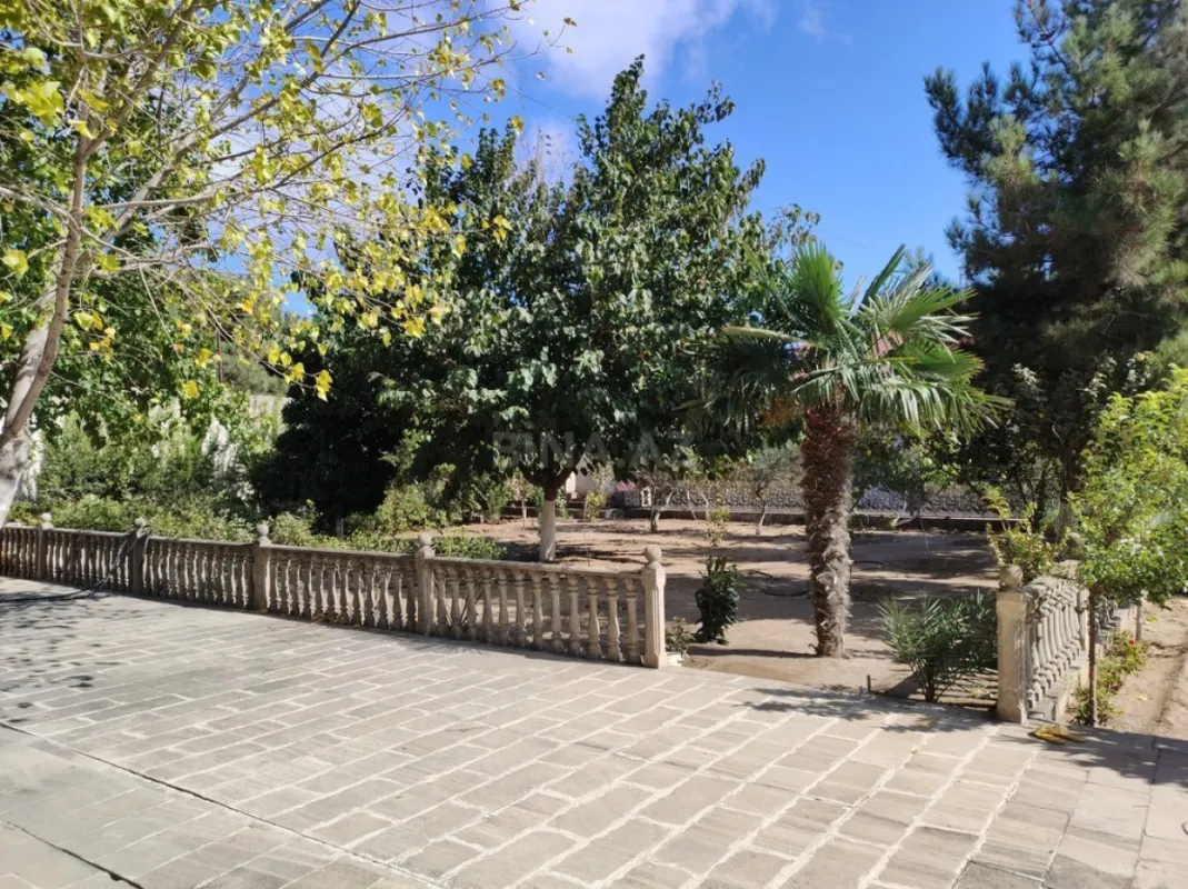 Satılır obyekt 840 m²