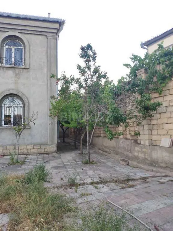 Satılır 6 otaqlı həyət evi 400 m²