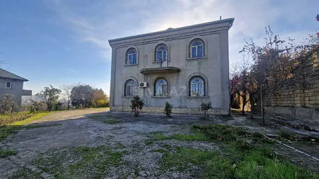 Satılır 6 otaqlı həyət evi 400 m²