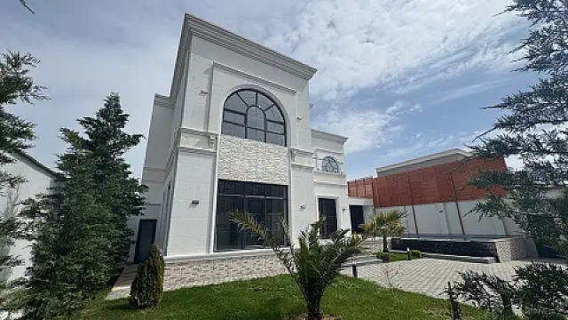 Satılır 6 otaqlı həyət evi 440 m²