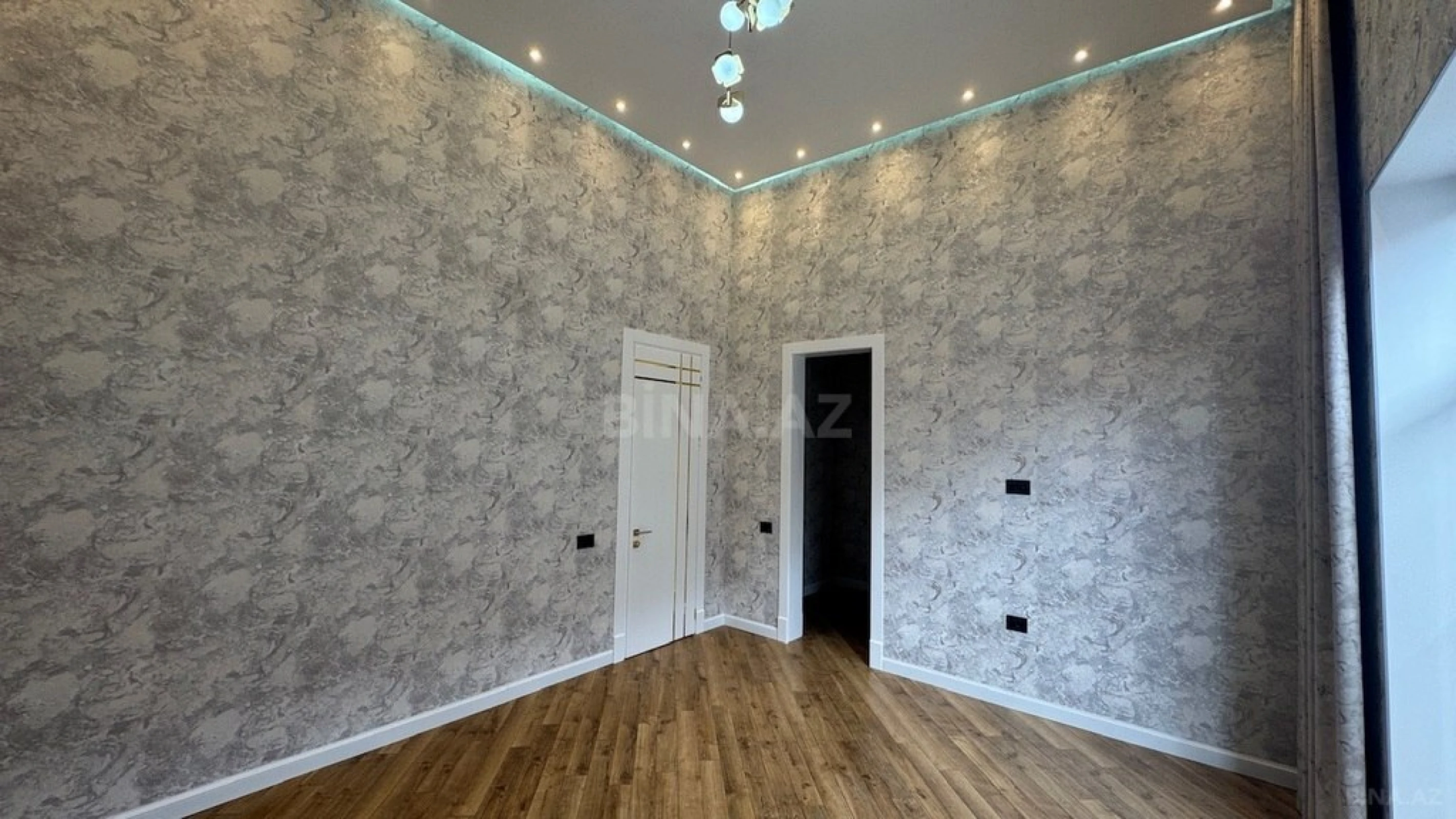 Satılır 6 otaqlı həyət evi 440 m²