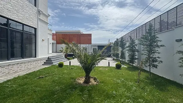 Satılır 6 otaqlı həyət evi 440 m²