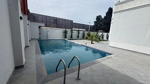 Satılır 6 otaqlı həyət evi 440 m²